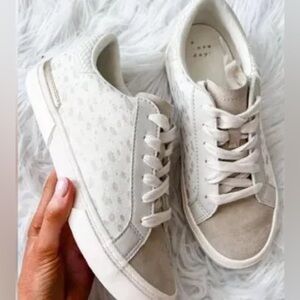 A New Day white/taupe sneakers with gold detail